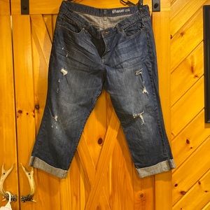 Pair of New York and company crop jeans. Size 18